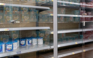 Tổng thống Mỹ trấn an người dân về tình trạng thiếu sữa bột trẻ em