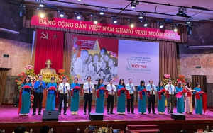 Khai mạc Triển lãm 'Những tấm gương bình dị mà cao quý'