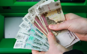 Đồng ruble của Nga tăng lên mức cao nhất nhiều năm so với euro và USD