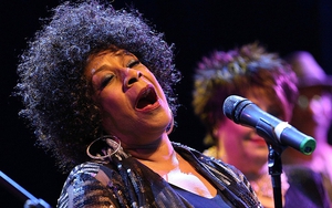 Ca khúc 'Gimme Shelter' của The Rolling Stones: Những nỗi đau không thể khỏa lấp