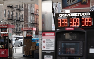 Nguyên nhân khiến giá dầu thế giới 'neo' ở mức cao​