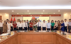 Trưởng Ban Tuyên giáo Trung ương Nguyễn Trọng Nghĩa đến thăm, chúc mừng TTXVN nhân ngày Báo chí cách mạng Việt Nam