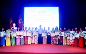 Ngày Gia đình Việt Nam 28/6: Biểu dương 100 gia đình nhà giáo Thủ đô tiêu biểu