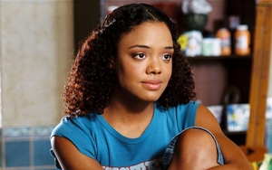 Tessa Thompson - mạnh mẽ và… thị phi