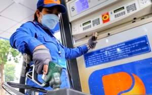 Sớm giảm thuế trên xăng, dầu để bớt áp lực cho người dân