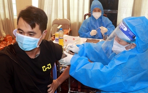 Số mắc mới tăng nhẹ, gần 235.765.000 liều vaccine Covid-19 đã được tiêm