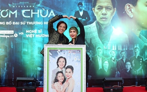 Việt Hương - Từ tiếng cười đến 'điểm tựa của cuộc đời'