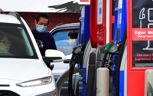 Giá xăng bán lẻ tại Mỹ chạm đáy