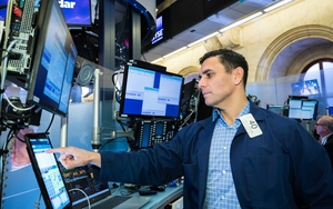 Chứng khoán Âu-Mỹ đi ngược chiều