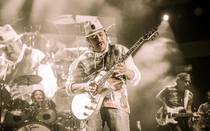 Carlos Santana - Phá vỡ mọi ranh giới rock