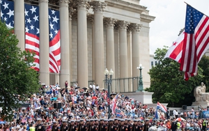 Nghi phạm xả súng trong ngày Quốc khánh Mỹ bị cáo buộc 117 tội danh