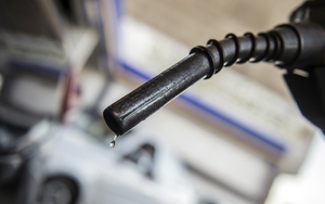 Giá dầu thế giới tăng nhẹ trước thềm cuộc họp của OPEC+