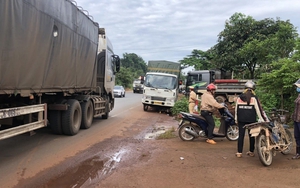 Bình Phước: Xe tải cuốn xe máy vào gầm, một người tử vong