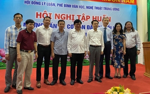 Chia sẻ, trao đổi kinh nghiệm về sáng tác văn học, nghệ thuật trước yêu cầu mới