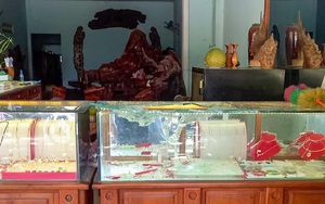 Đã bắt được nghi phạm dùng cuốc đập tủ kính cướp vàng ở huyện miền núi Nam Giang, Quảng Nam