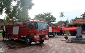 Khống chế đám cháy tại khuôn viên Quốc Tử Giám, Huế