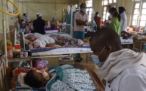 Ấn Độ tái áp đặt quy định đeo khẩu trang trên máy bay