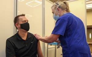 Dịch Covid-19: Chuyên gia WHO ủng hộ tiếp tục tiêm bổ sung vaccine