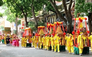 Tưởng nhớ công lao mang lại cuộc sống thái bình, ấm no cho nhân dân của Nguyên phi Hoàng Thái hậu Ỷ Lan