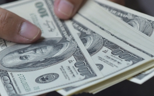 Ngân hàng Nhà nước tăng mạnh giá bán USD lên 23.700 đồng
