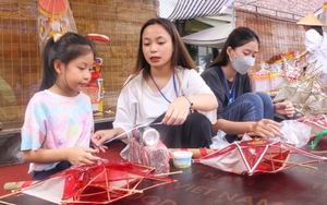 Hình ảnh Tết Trung thu truyền thống tại phố cổ Hà Nội