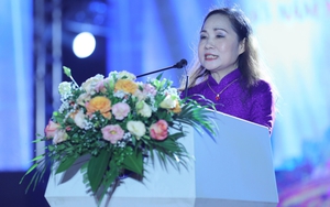 NSND Thúy Mùi: 'Không có chuyện giỗ sân khấu ngoài đường'