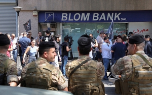 Các ngân hàng ở Liban phải đóng cửa trước làn sóng tấn công của người gửi tiền