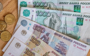 Đồng ruble của Nga cao nhất so với đồng euro trong 8 năm qua