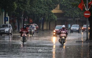 Các khu vực trong cả nước đề phòng xảy ra lốc, sét và gió giật mạnh