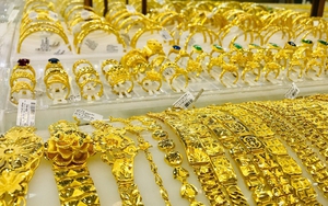 Giá vàng thế giới đi lên do đồng USD yếu