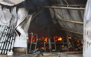 Nghi vấn nhân viên bảo vệ tử vong trong vụ cháy nhà kho tại Hà Đông