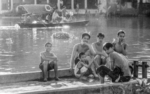 Cuộc đời sau ống kính: Thú tắm sông