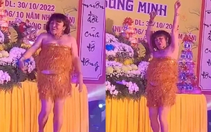 Xuân Hinh gây tranh cãi khi giả gái, diễn hài ở trước cổng chùa