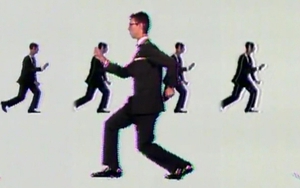 Ca khúc 'Once In A Lifetime' của Talking Heads: Sự phi lý hấp dẫn trong âm nhạc