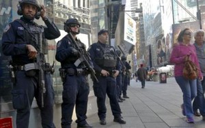 Mỹ cáo buộc 3 nghi can IS âm mưu đánh bom và xả súng ở New York