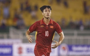 Xuân Trường trở lại trước Macau, Công Phượng vẫn bị chê