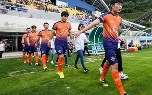 Đức Chinh nhớ Xuân Trường, Quả bóng bạc Việt Nam thành 'người thừa' ở Gangwon