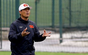 HLV Hữu Thắng trấn an học trò, tiết lộ bất ngờ về thủ thành số 1 U22 Việt Nam