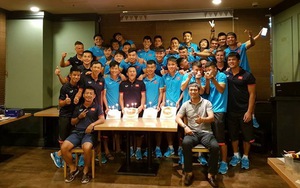 HLV Hữu Thắng đãi tiệc sinh nhật học trò, bầu Đức có 'siêu' HLV tới từ Nhật Bản