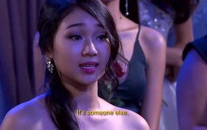 ‘Anh chàng độc thân’: Chuyện 2 nữ thí sinh tỏ tình nhau gây chú ý trên báo Tây