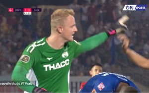 VIDEO: Thủ môn Sietma 'nổi điên' vì hậu vệ HAGL chơi như mơ ngủ