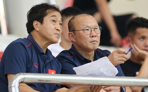 Thầy Park điều khiển từ xa trận Việt Nam vs UAE thế nào?