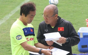 Hàng thủ tuyển Việt Nam và cơn 'đau đầu' của thầy Park