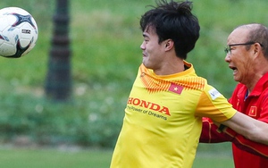 HLV Park Hang Seo dùng Văn Toàn như Kiatisuk ở HAGL?