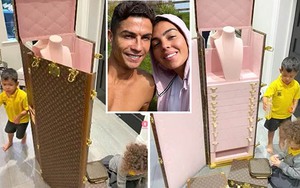 Ronaldo 'ghi bàn' siêu xịn với bạn gái