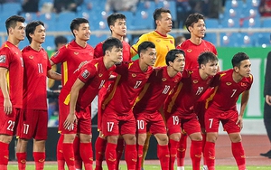 Người quan sát: Ta về ta tắm ao ta