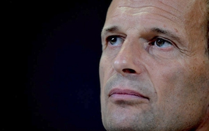 Juventus lao mình vào cơn bão