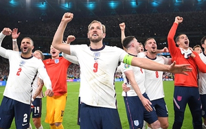 Người quan sát: 25 năm của bóng đá Anh