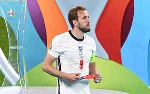 Tuyển Anh xấu xí ngay cả lúc nhận huy chương