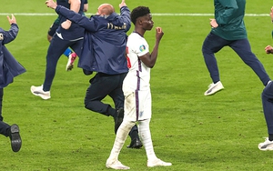 Nạn phân biệt chủng tộc: Vết nhơ khó gột rửa của bóng đá Anh